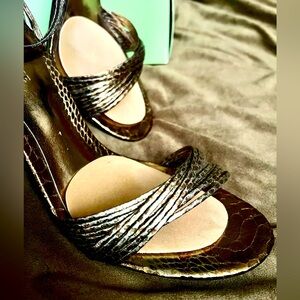 💖KELLY & KATIE 💖 Super Sexy Bronze Strappy 4inch heeled Sandals 💖